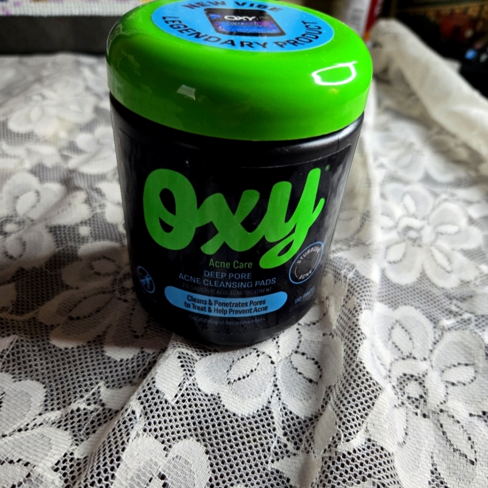 Oxy Acne Cleansing 90 Pads - Green and Black